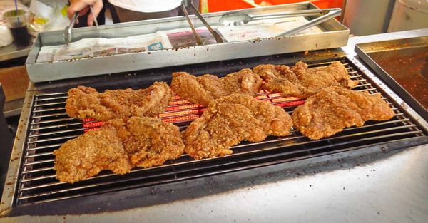 【台北美食】家鄉碳烤香雞排-士林夜市裡超人氣排隊雞排店 【台北美食】家鄉碳烤香雞排-士林夜市裡超人氣排隊雞排店