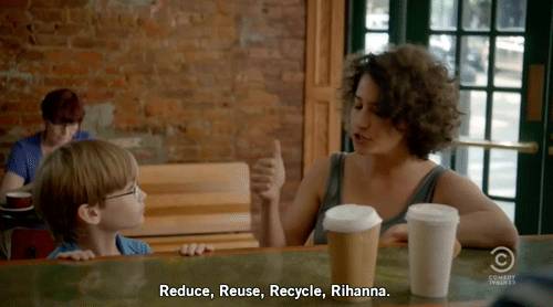 6 Kebiasaan Aneh yang Secara Nggak Sadar Lo Tiru dari Orangtua Lo