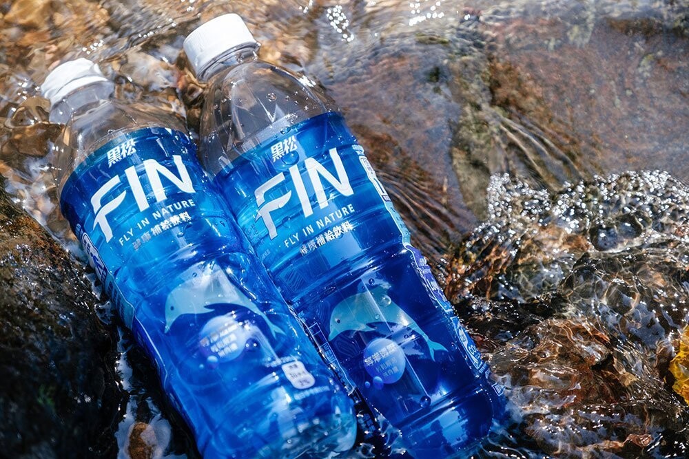 商品特色 fin健康補給飲料三大特色介紹 1.低熱量 等滲透壓輕鬆補水無負擔 fin健康補給飲料富含多種類的礦物質及人體基本所需的微量元素可促進每天的新陳代謝 補充對人體相當重要的營養素 2.等滲透壓