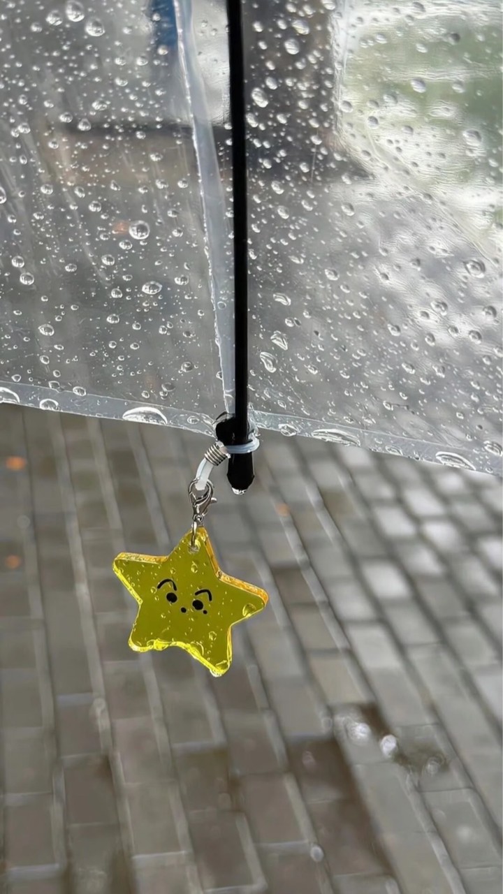 汐止🙂‍↔️搖搖頭，把愛下雨及煩惱都甩開。