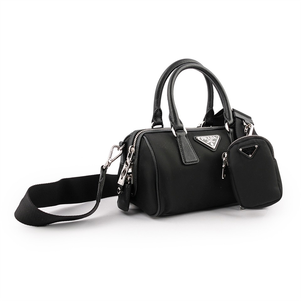 全新真品 Prada Re-Edition 1BB846 倒三角標三合一尼龍子母迷你波士頓包 Prada Re-Edition尼龍雙肩挎包，雙提手，側面和Saffiano小牛皮基底。可拆卸可調節肩帶，