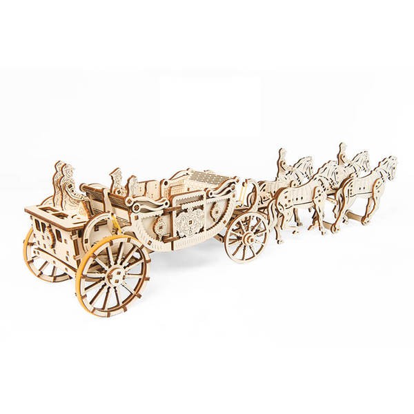 華麗的設計靈感來自1902年英國國王艾德華七世加冕時所搭乘的State Landau敞薘馬車，只需上緊發條再鬆開煞車，就能帶著皇家成員巡視國家或是出席重要儀式。皇家馬車包含2組人物：哈里王子與他的新娘