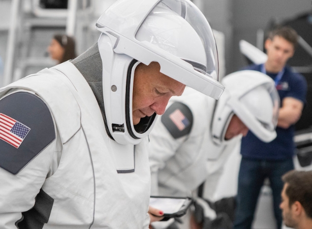 SpaceX今天將實現首次商用太空船載人飛行，太空人搶先曝光全新太空衣