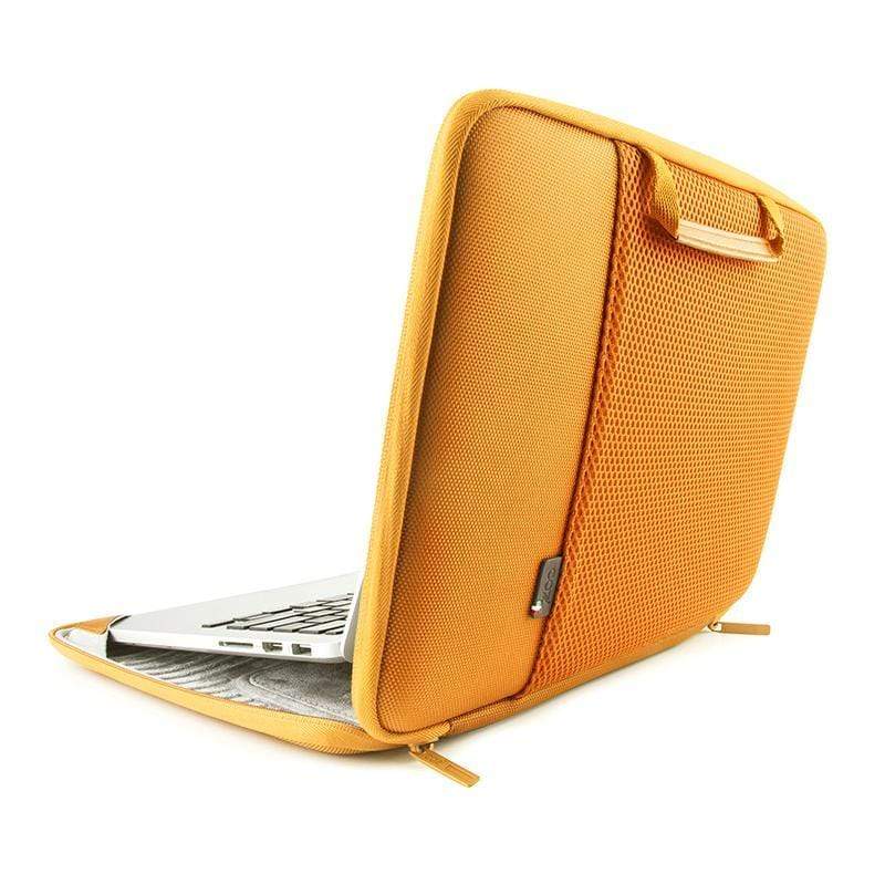 智能上蓋自動貼附筆電螢幕，無需鬆緊帶固定，不遮擋螢幕，提供全螢幕視覺體驗。 耐衝擊一體成型硬殼設計，採多層防護結構，具耐衝擊、防潑水、防撞、吸震、防刮功能。 外型時尚流線，搭配耐用3D Air Mes