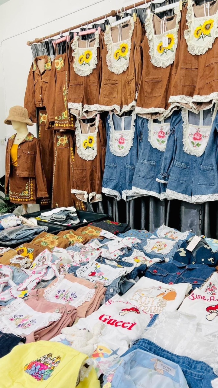 ร้านกุ๊บกิ๊บขายเสื้อผ้าแฟชั่น