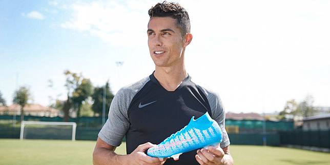 cr7 new boots juventus