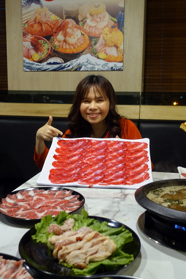 中山區聚餐火鍋推薦-丼賞和食+嗨蝦蝦林森旗艦店，百蝦龍船四人套餐，台北尾牙/謝師宴餐廳，林森北路石頭火鍋+日本料理，超浮誇高CP值百隻蝦龍蝦船大挑戰