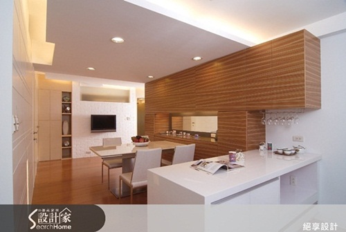 樓梯下方的多機能設計