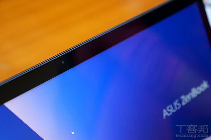 Asus 推出雙螢幕筆電 ZenBook Pro，觸控板「ScreenPad」變成你的第二個螢幕