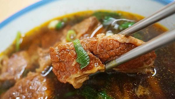 【台北美食】濟南牛肉麵-超過40年老字號超人氣排隊牛肉麵店