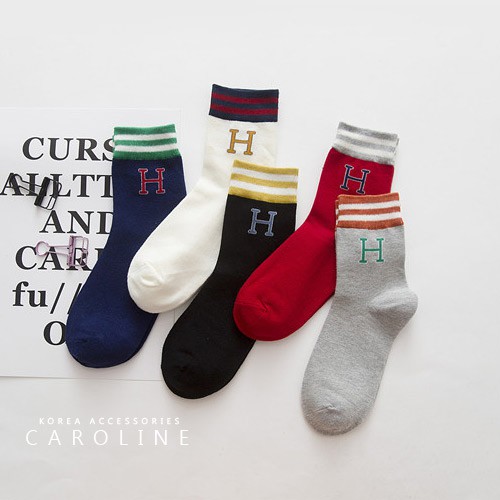 ★嚴選時尚最受歡迎配色，摩登上市★個人化時尚風格.冬天外出最佳伙伴★質地細膩舒適柔軟★秋冬季韓系百搭小清新英文字母女中長襪棉襪