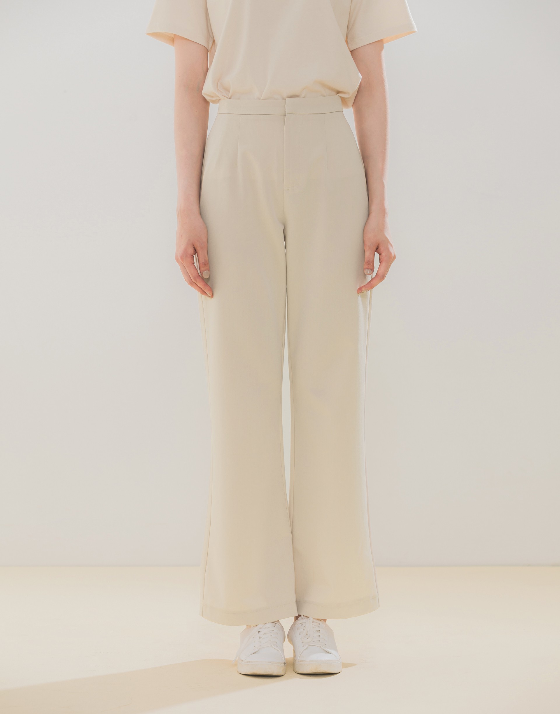 GENQUO+極簡質感微喇叭西裝褲-女