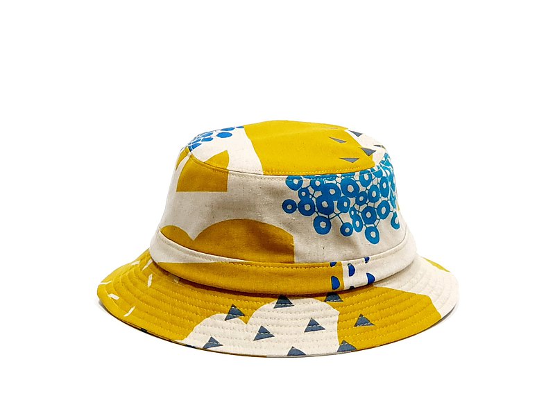 日本設計師印花面料，凸顯精緻、高質度，日本內襯，挺實感受，英式圓盤紳士帽剪裁設計，以及帽襻縫製，增添率性氣息，充滿英式簡潔俐落風格，絕對是你/妳的四季百搭配件。