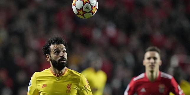 Aksi Mohamed Salah di laga leg pertama babak perempat final Liga Champions antara Benfica vs Liverpool di Estadio da Luz, Lisbon, Portugal, Rabu (06/04/2022) dini hari WIB. (c) AP Photo