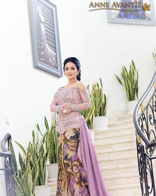 Kebaya Krisdayanti/instagram/anneavantieheart