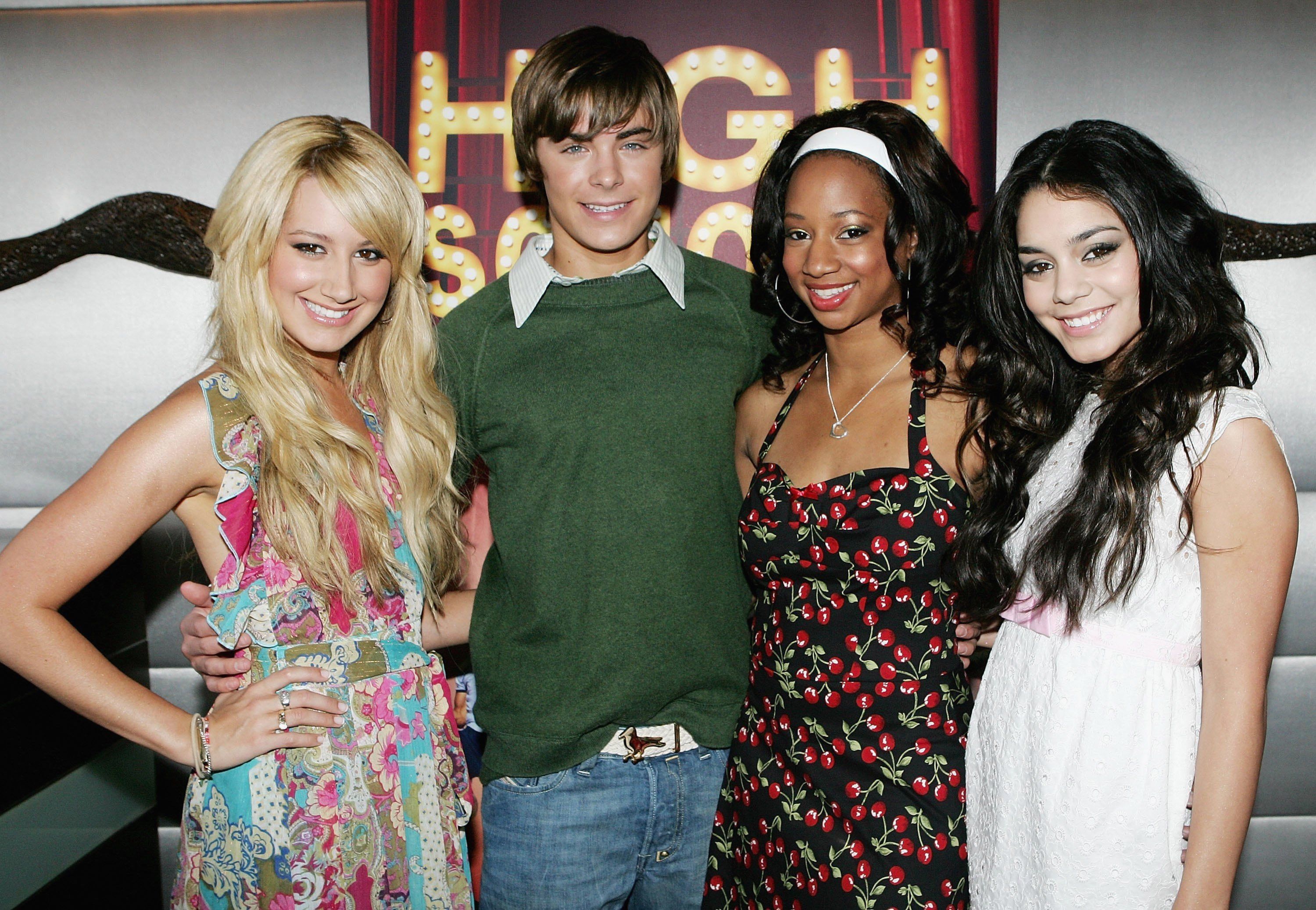 ザック エフロン ハイスクール ミュージカル メンバーと一緒に歌わなかった理由が判明 Elle News