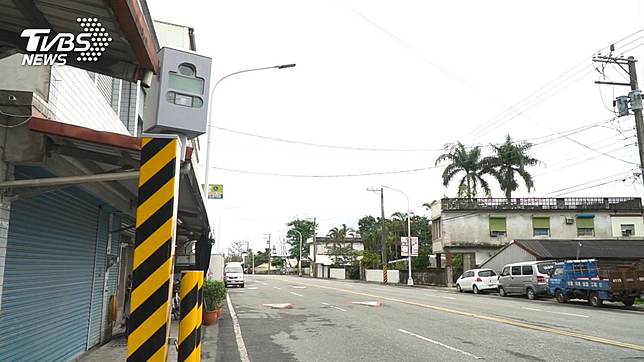 影響門面！住家前裝測速照機　屋主怒：沒說