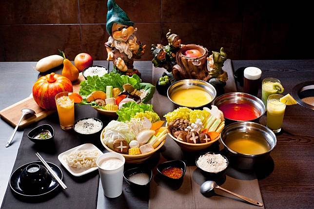 ▲暖呼呼的牛奶湯底，香濃順口，讓你的胃整個暖了起來。（圖/台中-京棧鍋物）