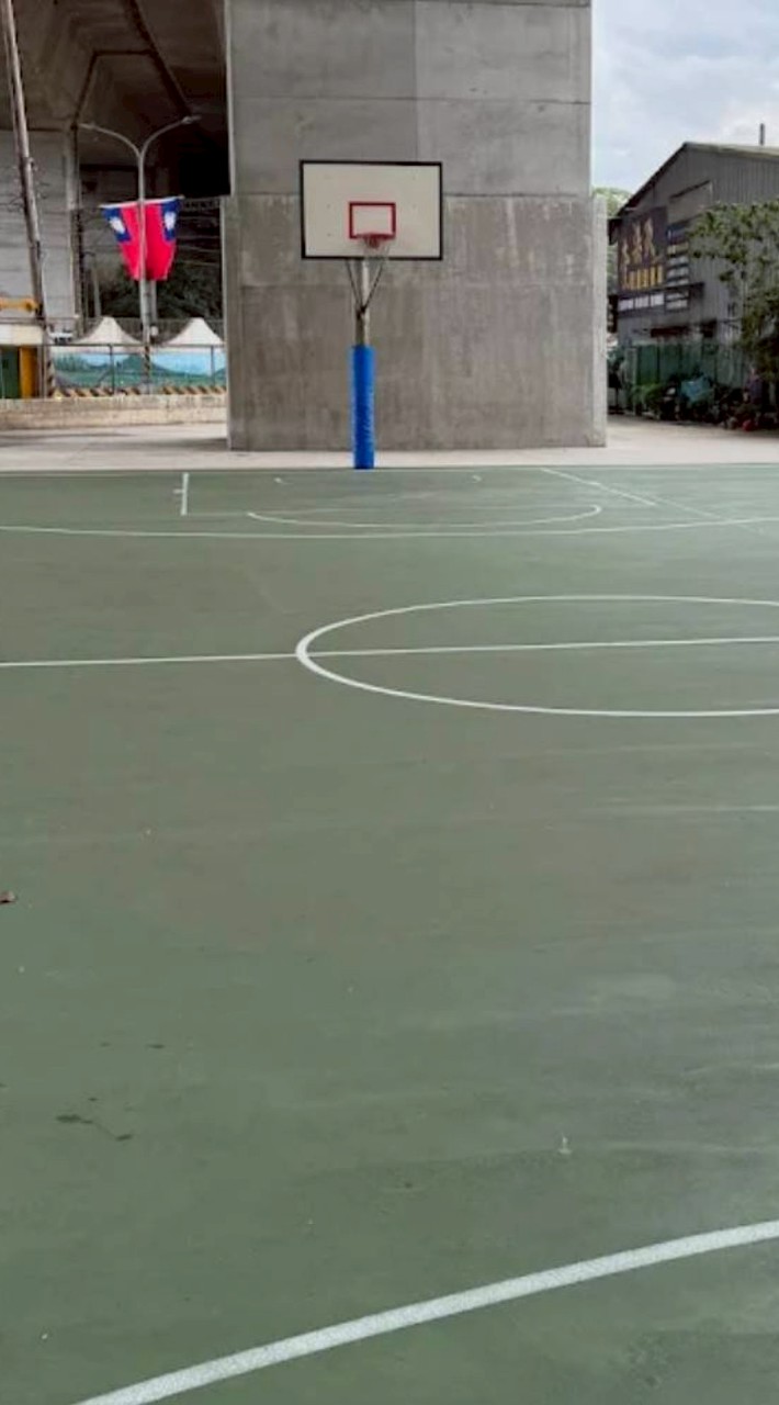 🏀 新北汐止區 💫 一起打籃球 ⛹️ 新台五路橋下籃球場 🏟️ 歡迎球友們加入，感謝 🙏