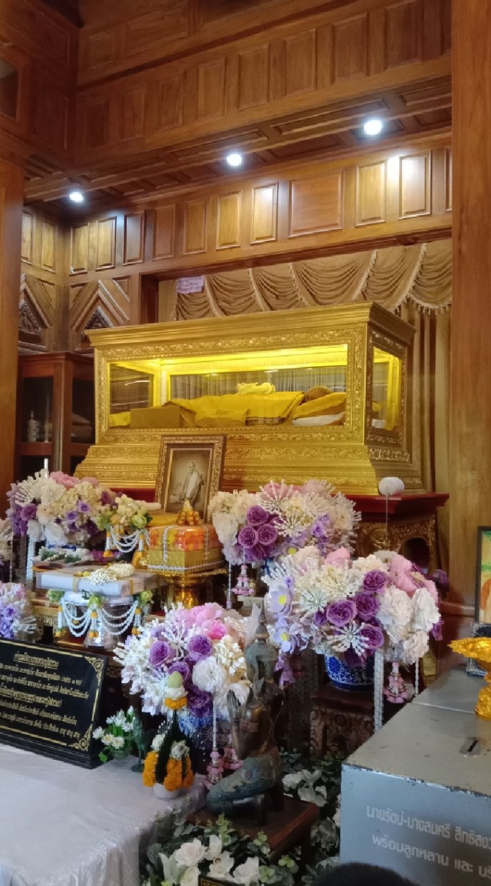 มั่งคั่ง ร่ำรวย