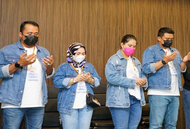 Kahiyang Ayu Tampil Dengan Cocangan Rambut Dampingi Bobby Nasution Sindonews Line Today