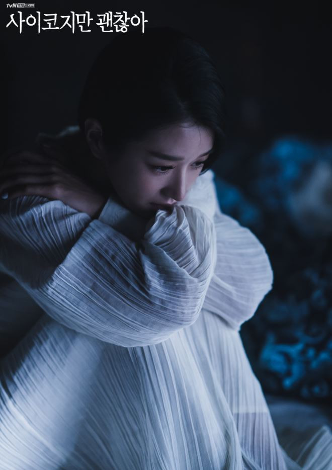 《雖然是精神病但沒關係》徐睿知造型解析：文英的華麗衣裳，是她的保護色！