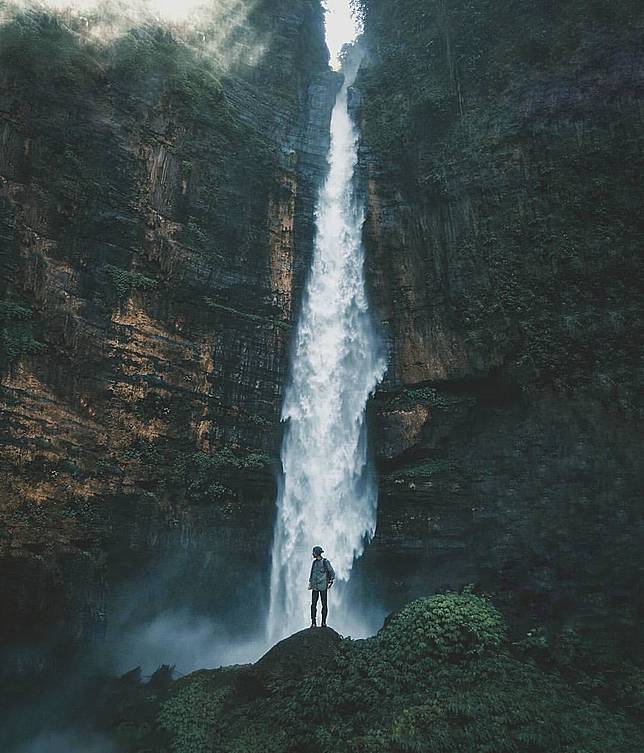 10 Air Terjun Indonesia yang Kekinian, Murah, dan Instagramable