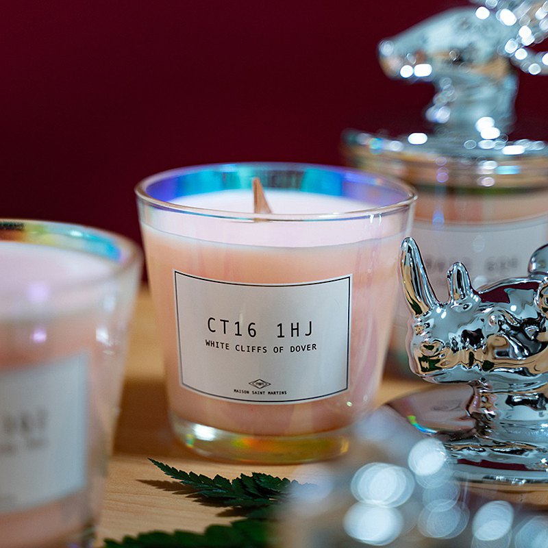 以小眾調香為主的英國香氛品牌，動物造型的陶蓋搭配幻彩杯，天然大豆蠟，木蕊，歐洲進口精油，精心打造。