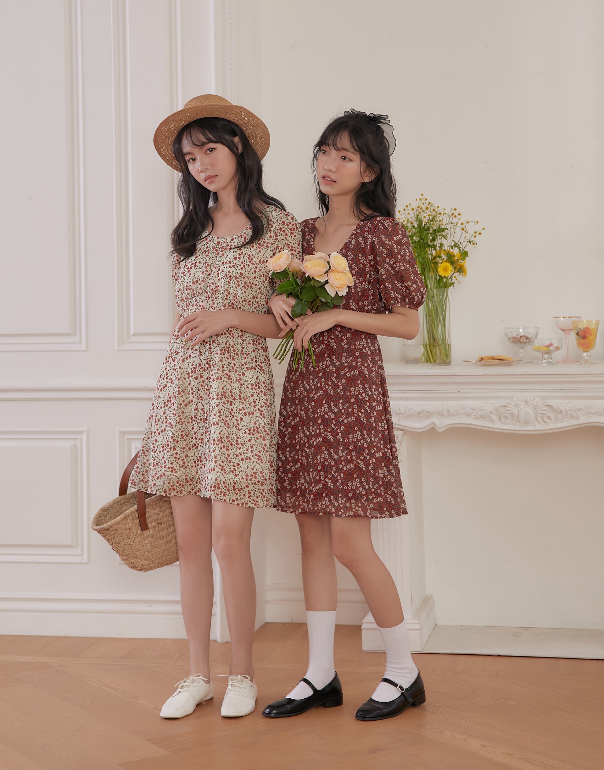 後中開拉鍊方便穿脫/高腰剪裁修飾顯瘦/有內裡/兩側有腰帶可綁