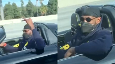 太拉風！詹皇駕駛 4 千萬保時捷暢遊洛杉磯，在高速公路上興奮「比 6」和粉絲打招呼