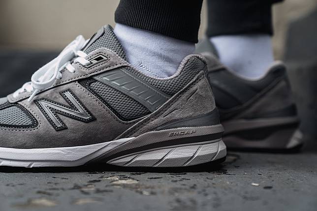 New balance clearance 990v4 vs 990v5