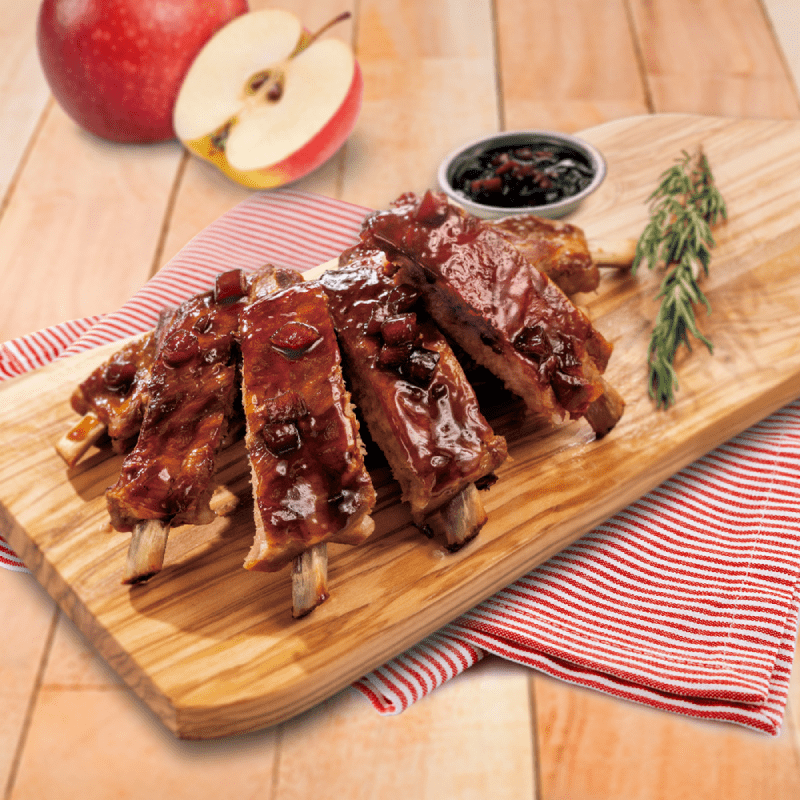 KKLife蜂蜜蘋果烤豬肋排，爽口蘋果蜂蜜沾醬，獨特醃醬允指回味，即享餐廳美味！品嘗起來層次感分明，果香甜不膩，讓一支支骨肉輕鬆分離，大口吃肉大塊滿足！