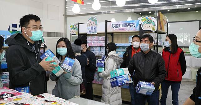 武漢肺炎／口罩買不到「整盒」了　限購3片到2月15日
