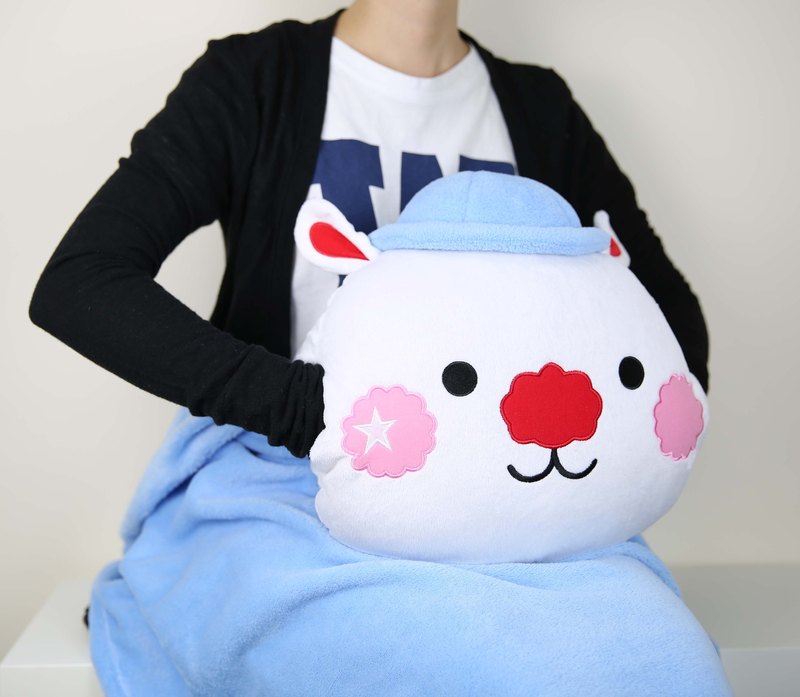 2015年尾推出之此款星星兔暖手cushion毛毯就連香港及亞洲知名的天后Kelly陳慧琳都喜愛，星星兔希望把毛毯和cushion合拼，慳位又易於攜帶，無論於冷氣地方或寒冬都能360度warm住大家。