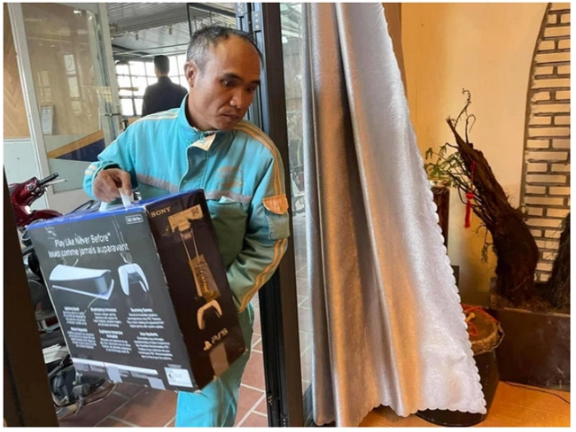 PS5路由器真人版，越南玩家串通遊戲店員工穿網路公司制服來家裡「裝PS5網路」