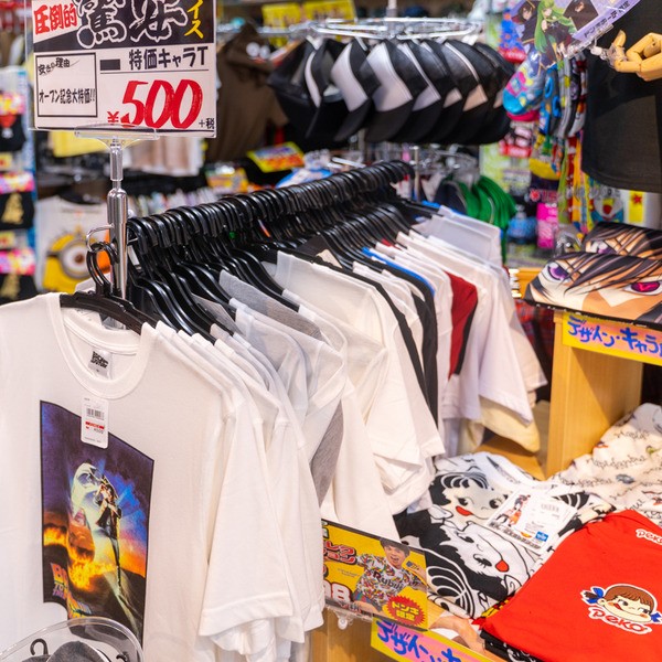 アウトドアグッズにおもちゃまで 新しい ドン キホーテ枚方店 の2階のようす 枚方つーしん