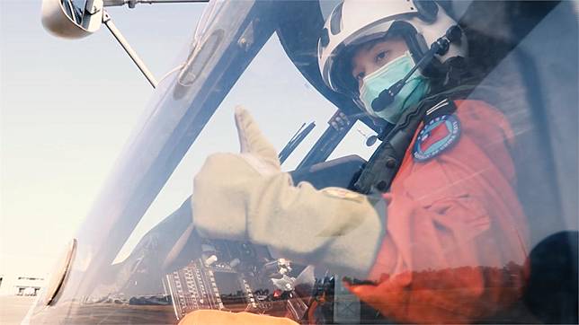 首位反潛直升機女飛官許秀青領銜炫技 民視新聞網 Line Today