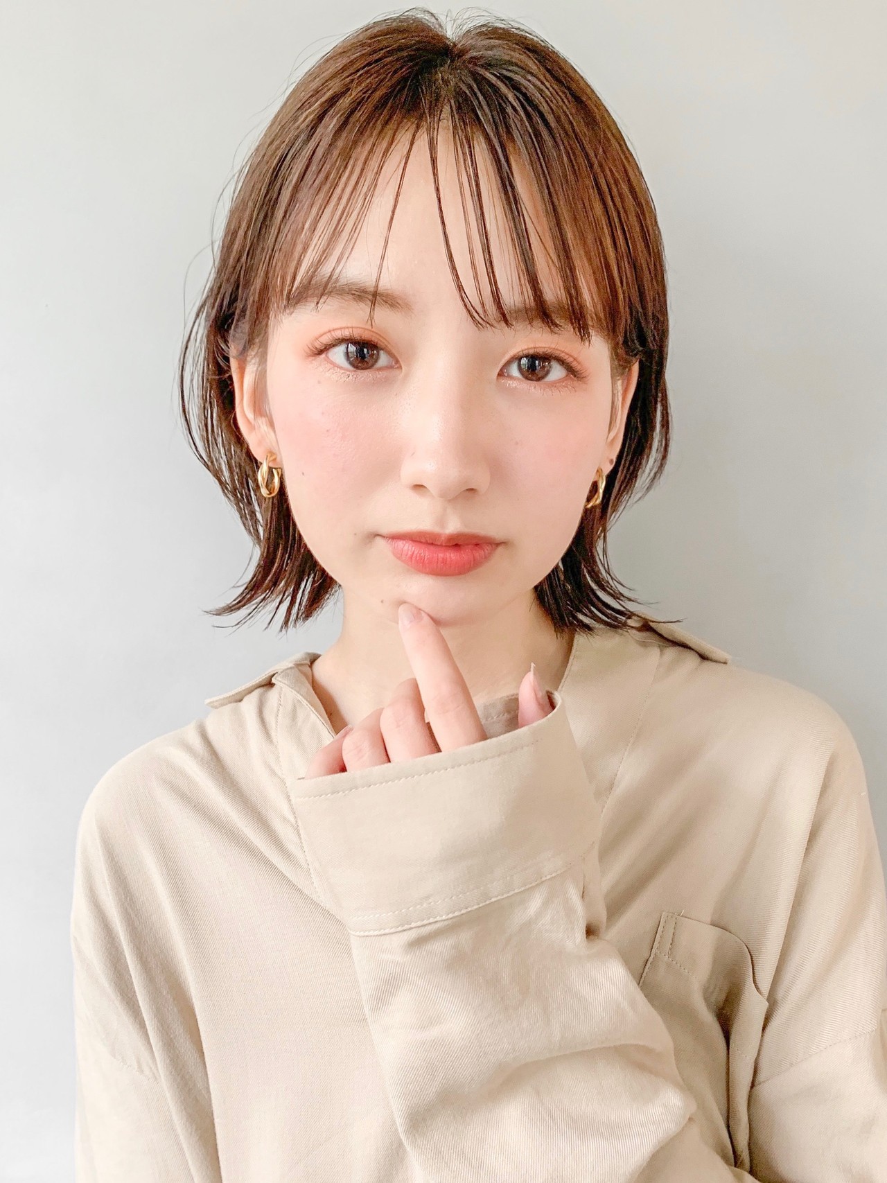 段カットのショートボブが大人かわいい