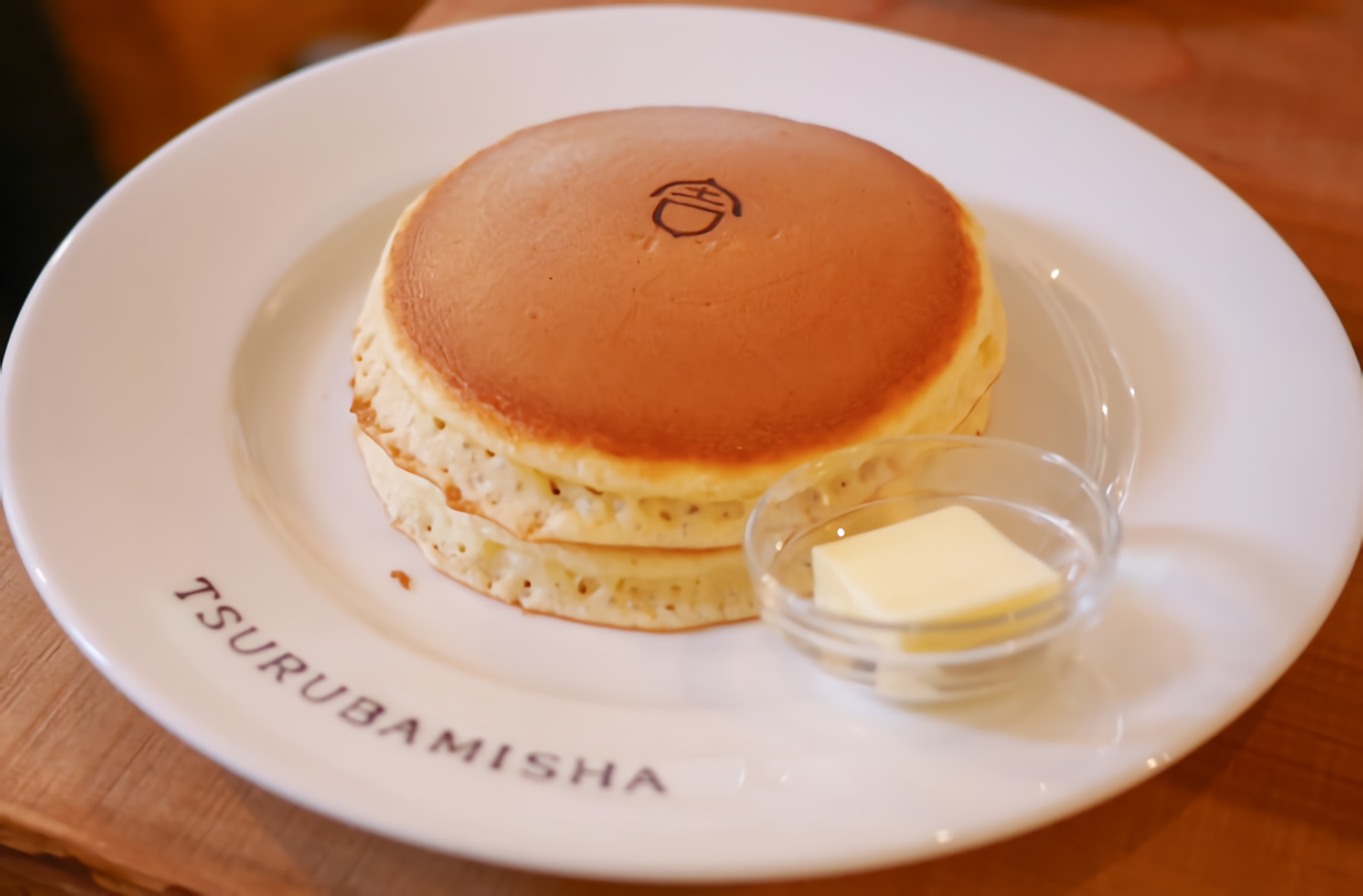 シンプルを楽しむ ほっこりカフェでフルーツと銅板ホットケーキ Charmmy