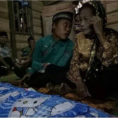 Ini 8 Foto Pernikahan Remaja 16 Tahun & Nenek 71 Tahun yang Jadi Viral