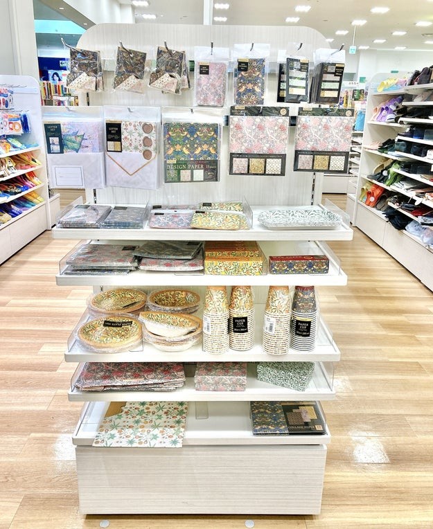 ウィリアムモリス ペーパー収納ボックス 9点セット 一目惚れして即レジした。セリアの「英国デザイン収納」これ100均で