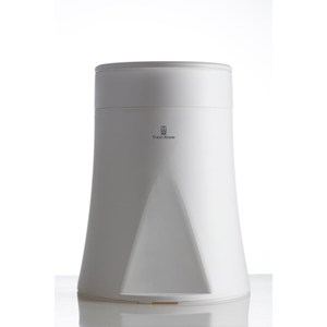 抽取式垃圾袋-將捲筒垃圾袋置於桶底即可輕鬆替換垃圾袋 桶環卡槽-可避免垃圾袋滑落至桶底，亦可遮蔽多餘袋身 彈性桶蓋-輕撥桶蓋前緣，即可輕易打開，亦可隨使用習慣調整位置 可使用捲筒垃圾袋，亦可使用一般垃