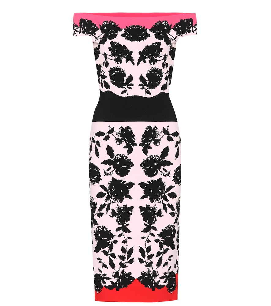 A recurring motif throughout this season's collection, the rose jacquard in shades of pink, red and 