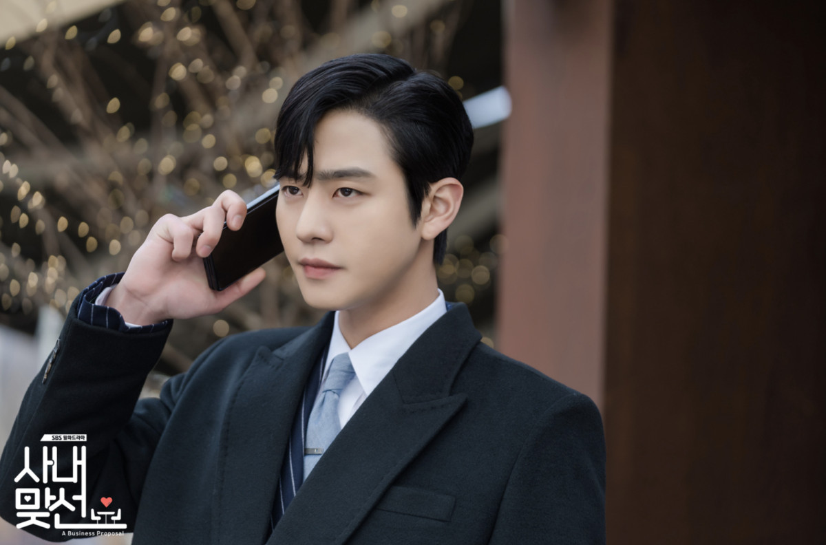 「辦公室戀情韓劇」推薦1：《社內相親》