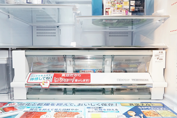 日立推出真空冷藏室冰箱、可蒸/烤/炒/燙/燉的全能料理爐