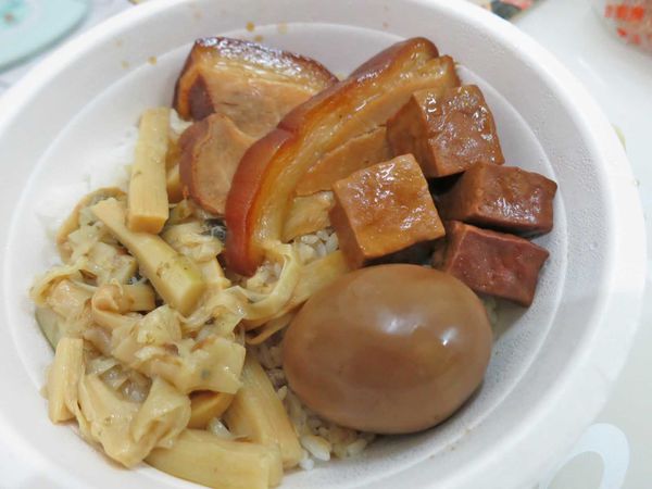 【台北美食】蔡家傳當歸豬腳豬腳飯-超大又厚實的豬腳飯 【台北美食】蔡家傳當歸豬腳豬腳飯-超大又厚實的豬腳飯