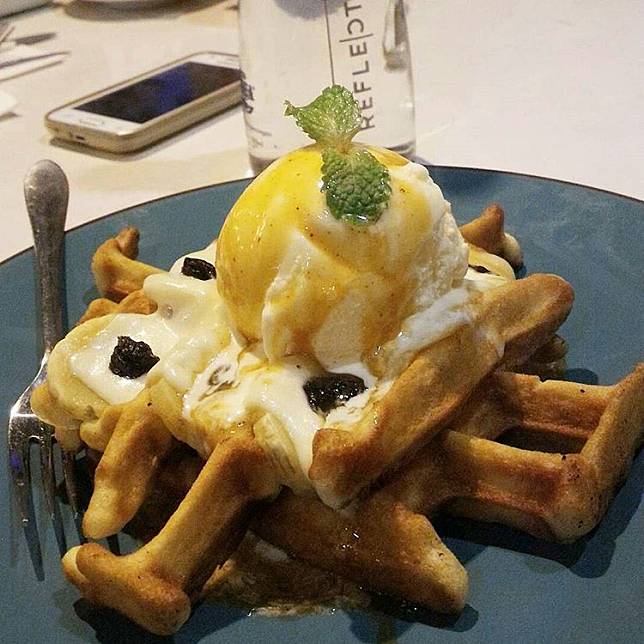 5 Waffle Dessert Lezat Di Bandung Yang Enak Abis