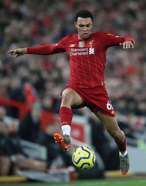 Gary Neville Sandingkan Trent Alexander-Arnold dengan Cafu