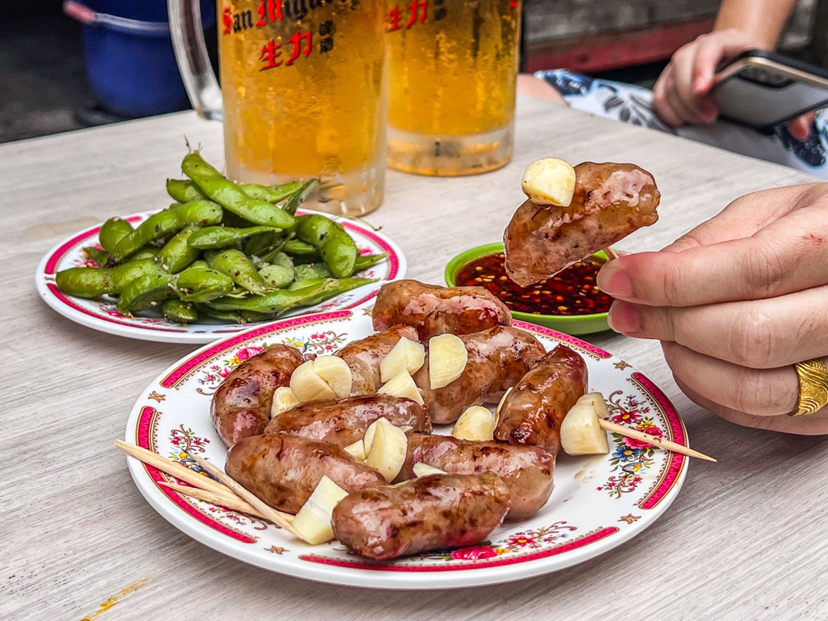 在地傳奇路邊攤！全台６家超人氣烤香腸：廟口超狂香腸瀑布、熟客狂買50條