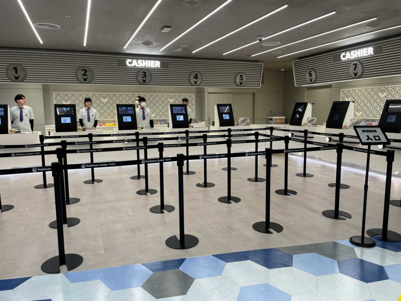 排隊結帳也跟日本一樣，非常有秩序唷，讓你能快速買完！（圖／黃筱婷攝）